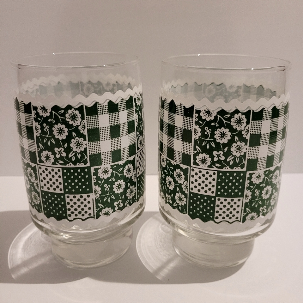 Vintage Libbey Green & White Patchwork Drinking Glasses. Condition is pre-owned